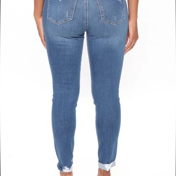 Distressed Ankle Jeans💙 - Picture 4 of 4